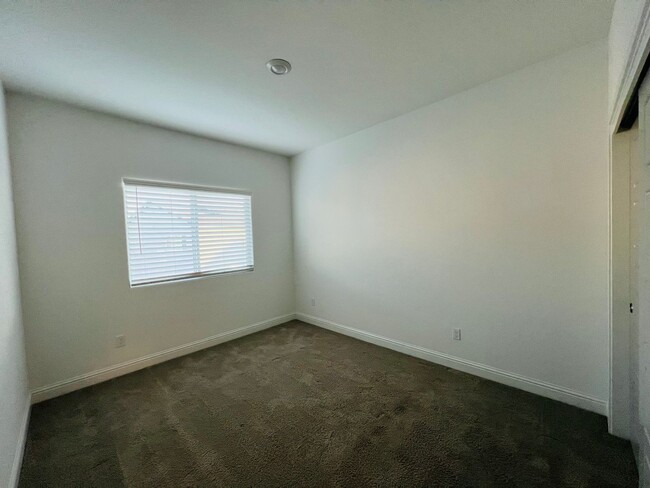 Building Photo - Beautiful Lennar 4-Bedroom Home with Resor...