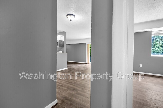 Building Photo - 3011 Southern Ave SE