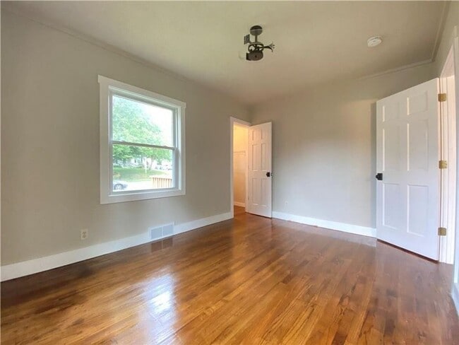Building Photo - Charming 3 Bedroom 1.5 Bath Home