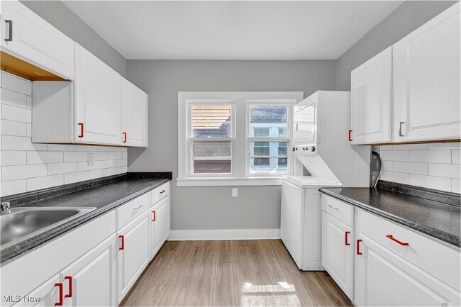 Building Photo - 1616 Eddington Rd
