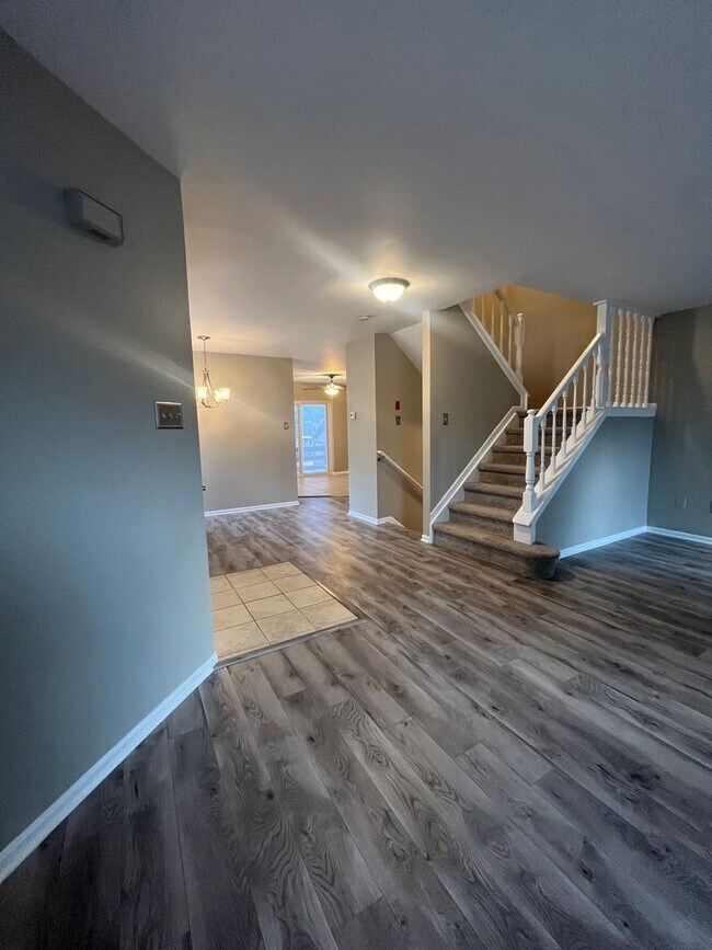 Building Photo - 3 Bd / 2.5 Bth Pennsbury School District Townhome