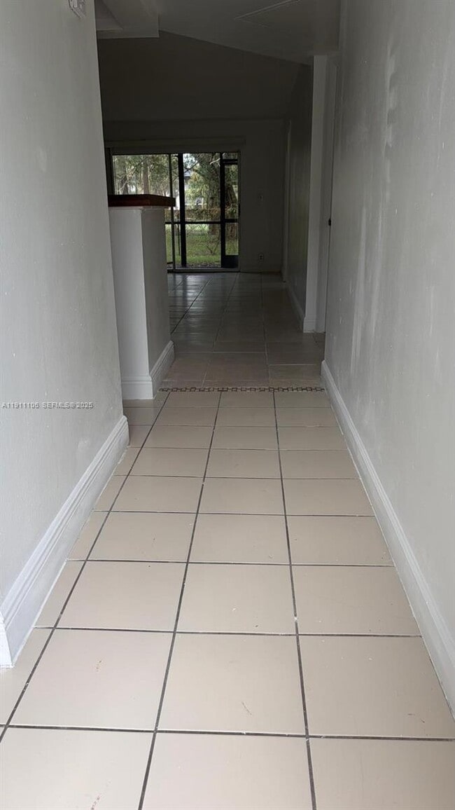 Building Photo - 7925 Fairview Dr