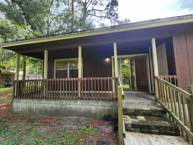 Building Photo - Coming Soon -2 Bedroom 1 Bath -Duplex Lake City