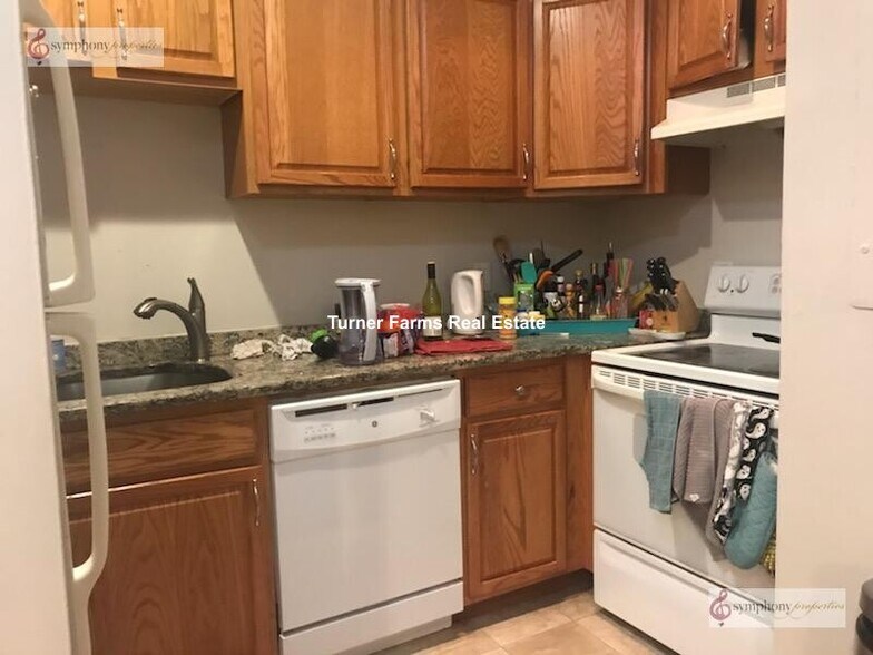 Primary Photo - 65 Hemenway St