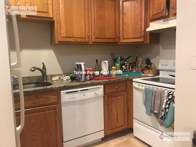 Building Photo - 65 Hemenway St