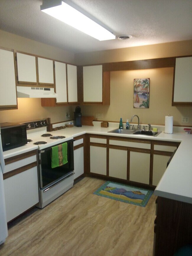 Building Photo - 1920 Bent Grass Dr