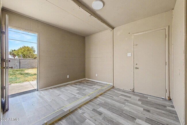 Building Photo - 5828 N 63rd Dr