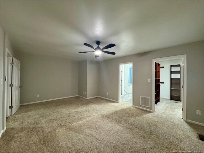 Building Photo - 200 Horseshoe Dr