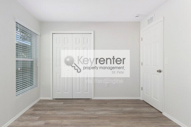 Building Photo - 454 21st St N