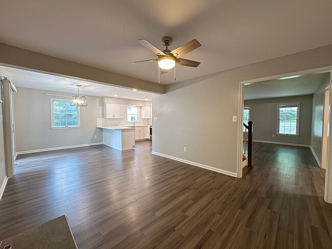 Building Photo - Stunning 4 Bed 3.5 Bath Home With Deck And...