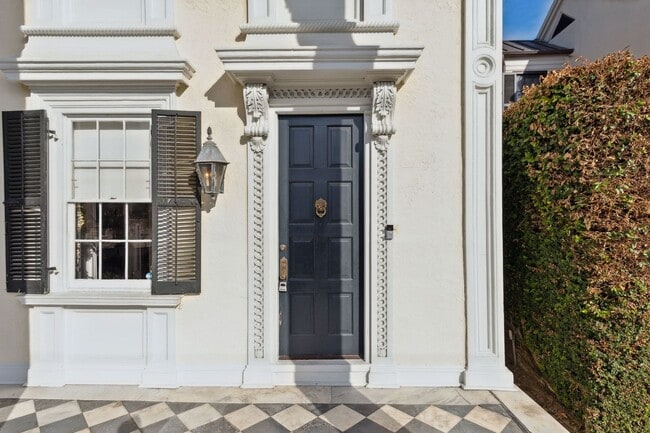 Building Photo - Gorgeous Historic South of Broad Home