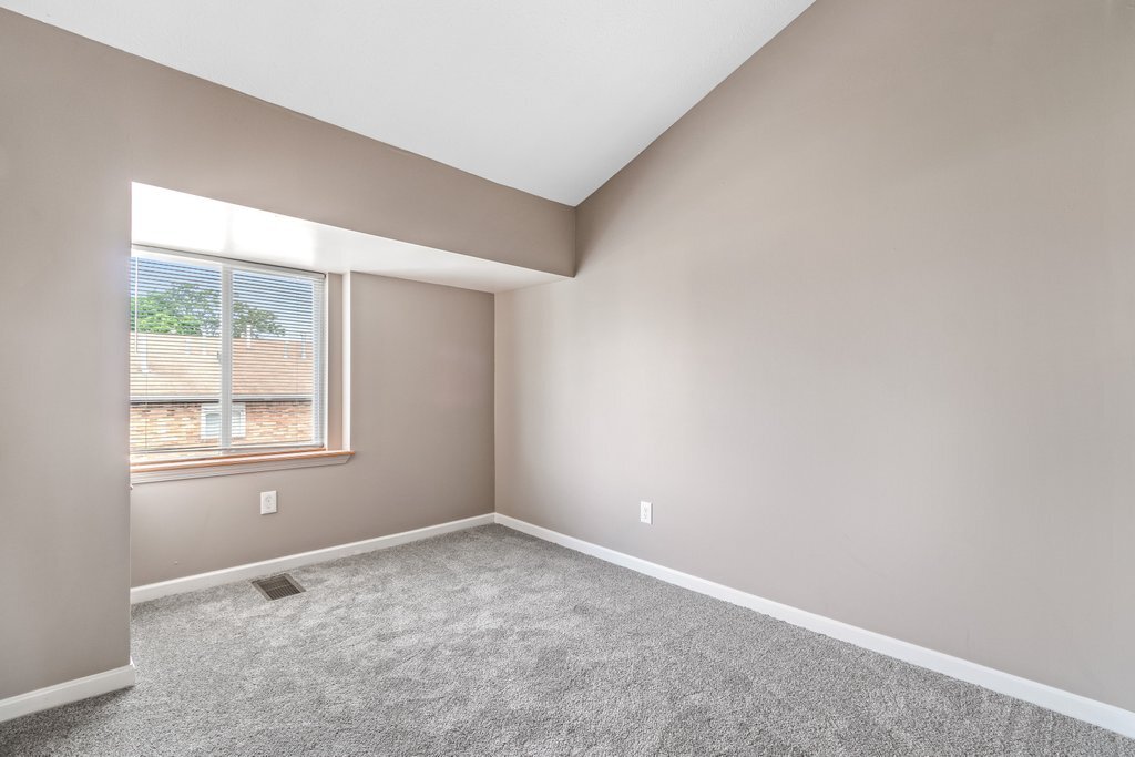 Spacious Bedrooms - 1327 Fair Ave