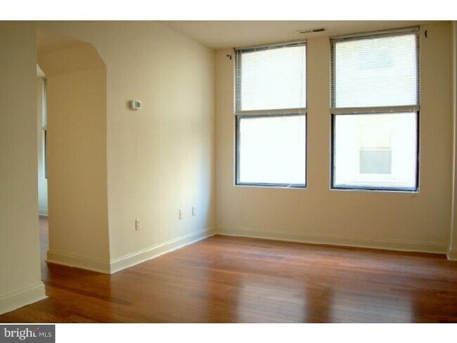 Building Photo - 1411 Walnut St