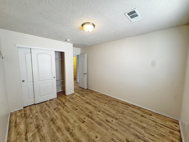 Building Photo - 11019 Marina Gate Trail NE