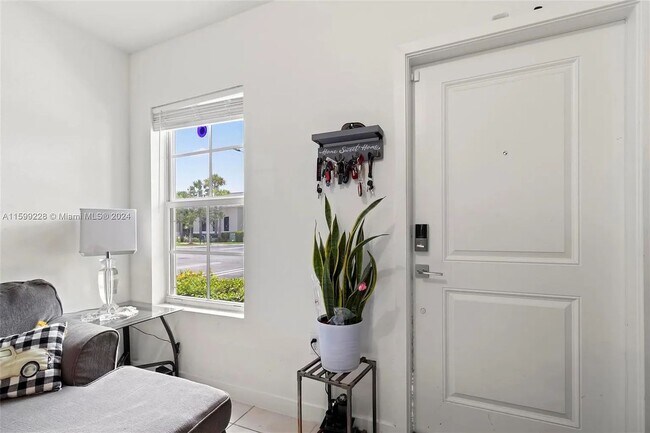 Building Photo - 389 NE 5th Pl