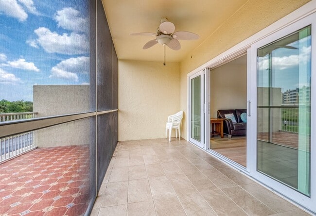 Building Photo - Updated 3 bedroom unit overlooking the Eas...