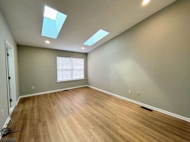 Building Photo - 2501 Vantage Ct