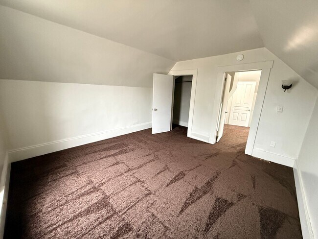 Building Photo - Spacious 3-Bedroom Single-Family Home-Near Hospital- Jackson, MI