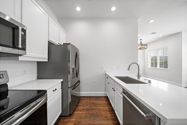 Building Photo - 2924 Leeland St