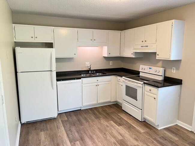 Building Photo - Updated 2 Bedroom Duplex in Durham