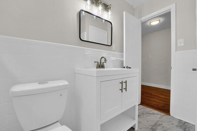 Building Photo - Beautiful Renovated 4 Bedroom 2.5 Bathroom Home for Rent!