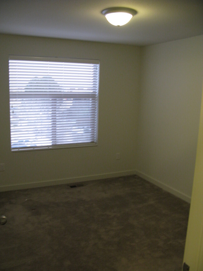 Building Photo - Modern End Unit 3 Bedroom Townhome with So...