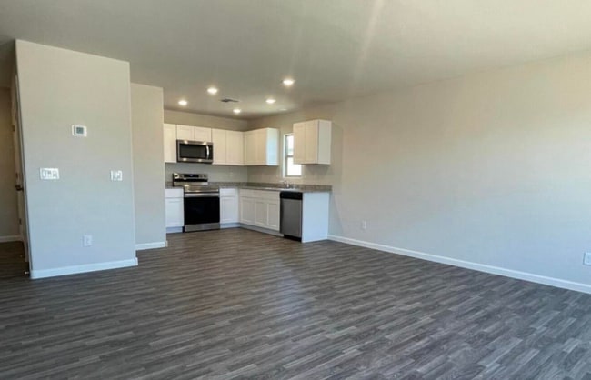 Building Photo - Charming 3 bed 2 bath home located in Eloy!