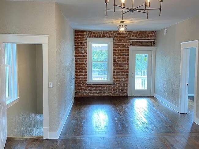 Building Photo - Olive Duplex