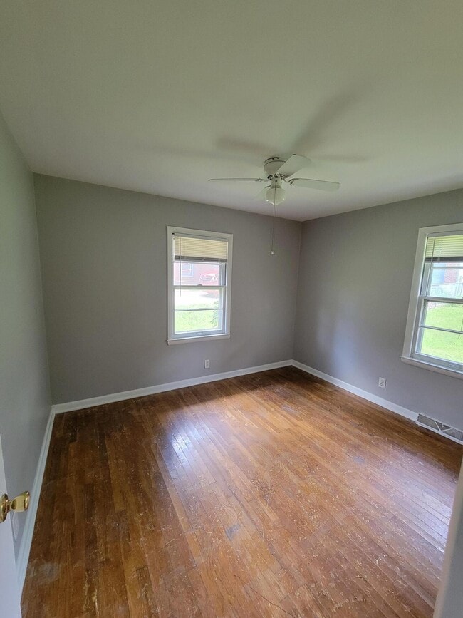 Building Photo - 1728 Shenandoah Dr