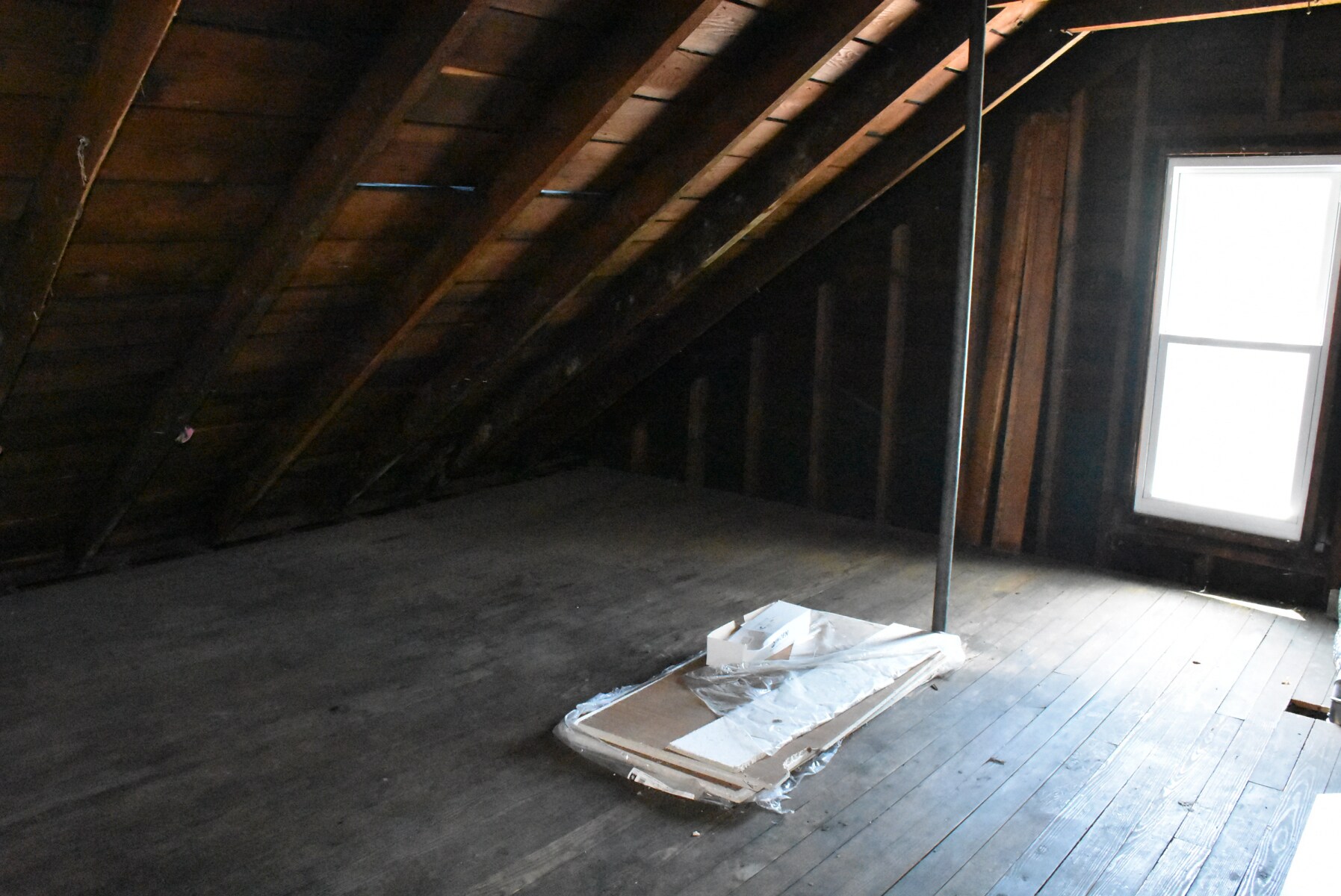 Building Photo - 566 North St