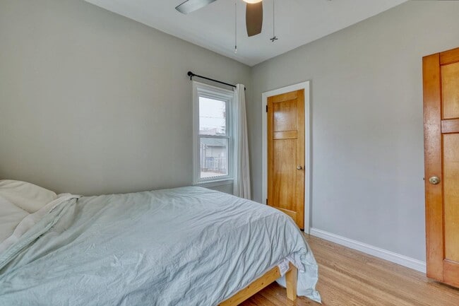 Building Photo - 122 S 77th St