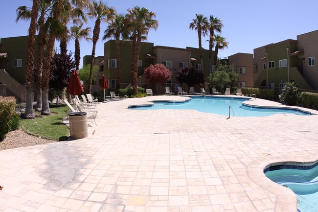 Building Photo - A Spacious and Stylish 2 Bed / 2 Ba Condo Gated Community