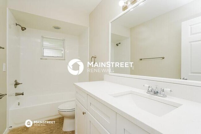 Building Photo - 820 SW 11th Pl