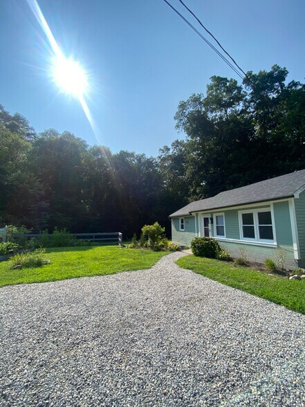 Building Photo - 55 River Ln