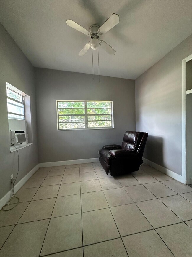 Building Photo - 424 NW 15th Terrace