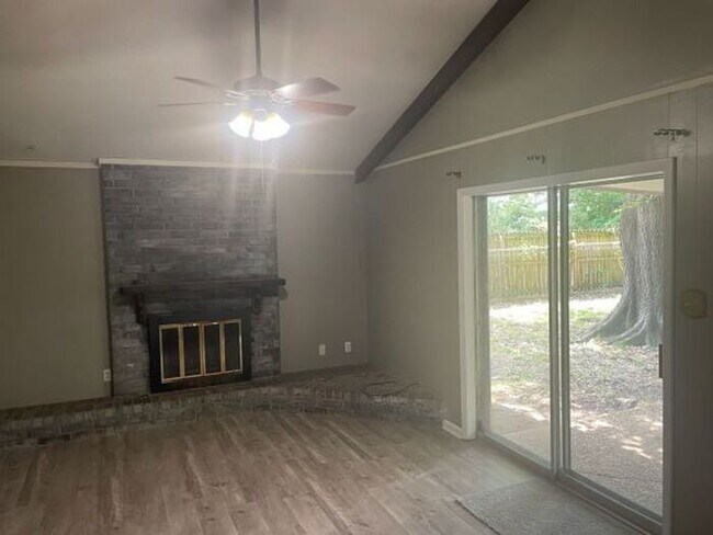 Building Photo - Coming Soon West Conway With Bonus Room