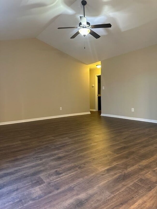 Building Photo - 3 Bed/2 Bath Home - 10 minutes to SJAFB!