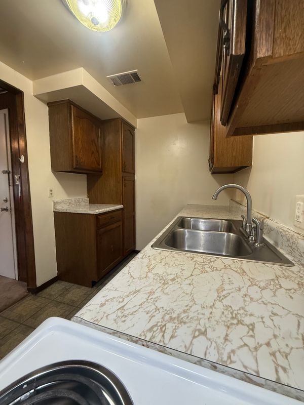 Building Photo - 537 Brandt Ave