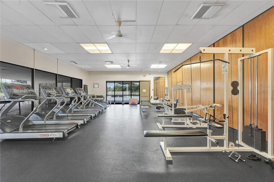 Building Photo - 20335 W Country Club Dr