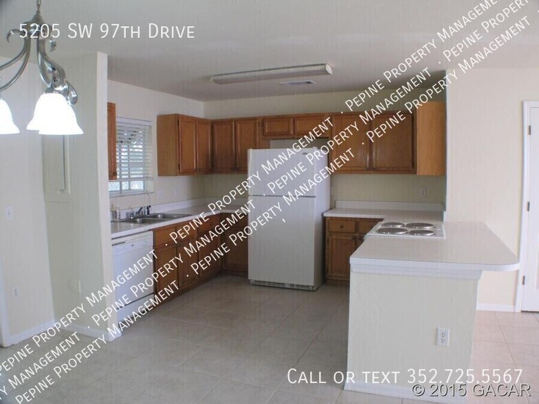 Building Photo - 5205 SW 97th Dr
