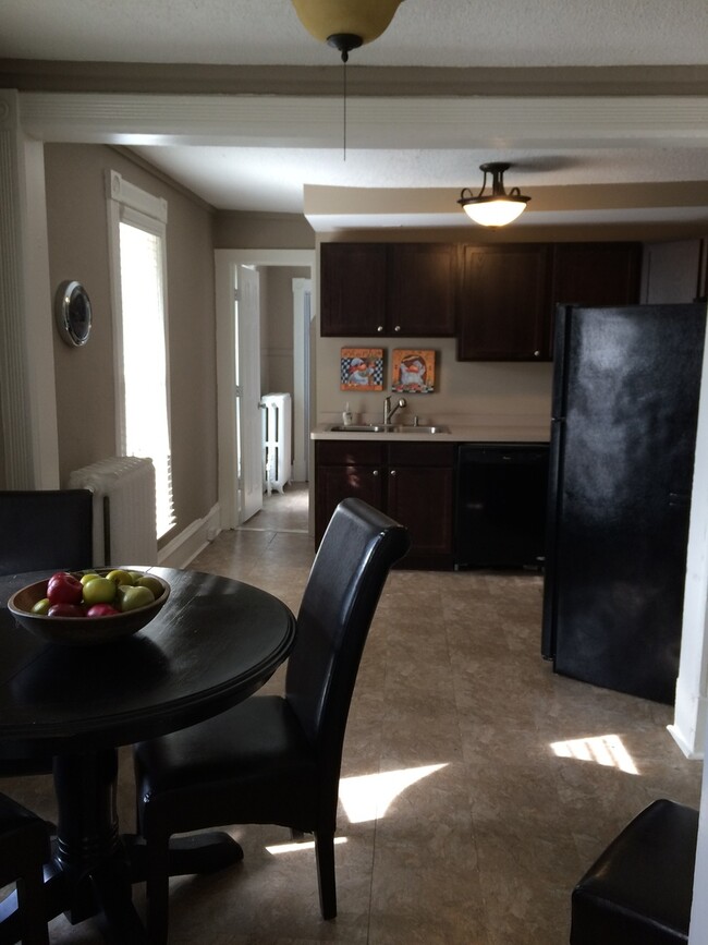 Building Photo - 1 Br/1 Ba Condo Near Hamline off Snelling ...