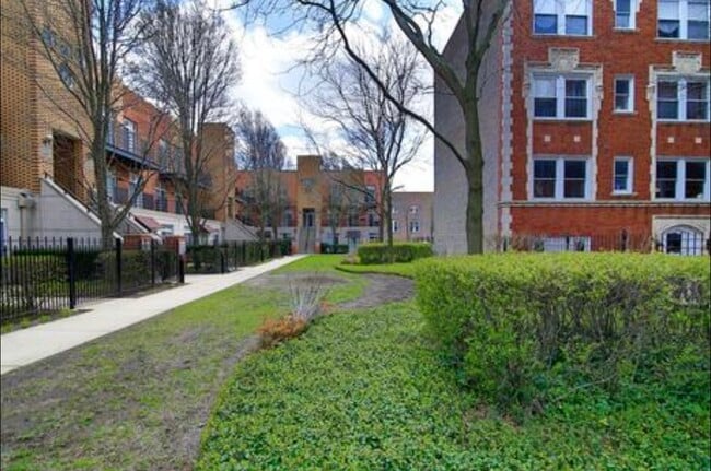 Building Photo - 1033 E 46th St