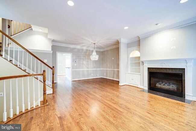 Building Photo - 819 Rivergate Pl