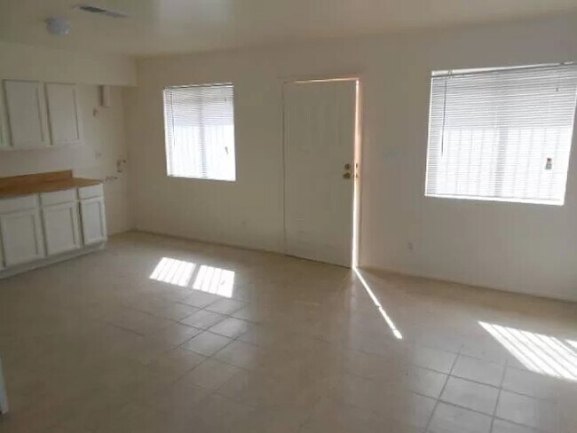 Building Photo - 2903 E Wier Ave