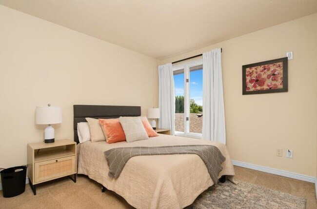 Building Photo - Fully Furnished Mid-Century Modern home wi...