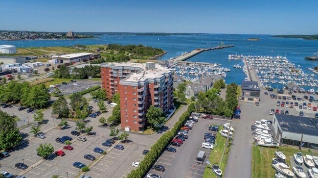 Building Photo - Breakwater Condominiums #501-South Portland: 1 BR Condo with water-front access Available 06/01/2...