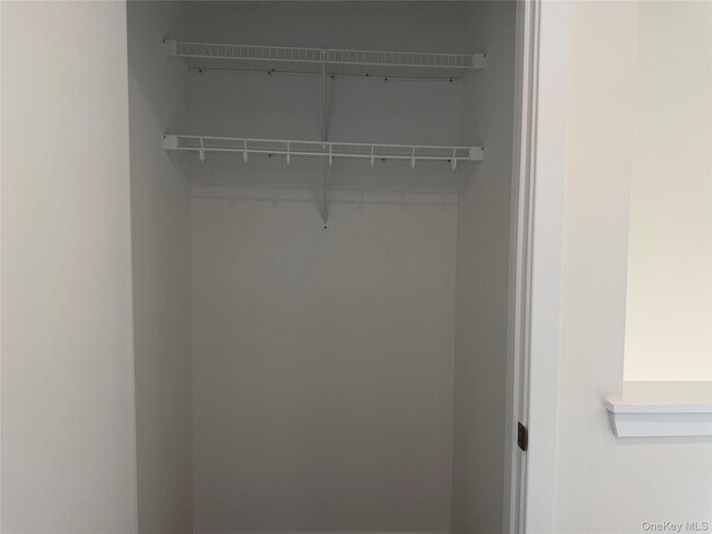 Building Photo - 5 Colonial Dr