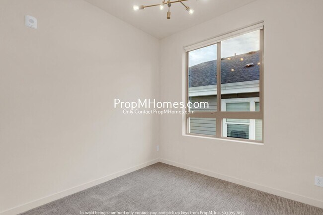 Building Photo - Two Bedroom Modern Oasis with Stunning Views & Designer Finishes