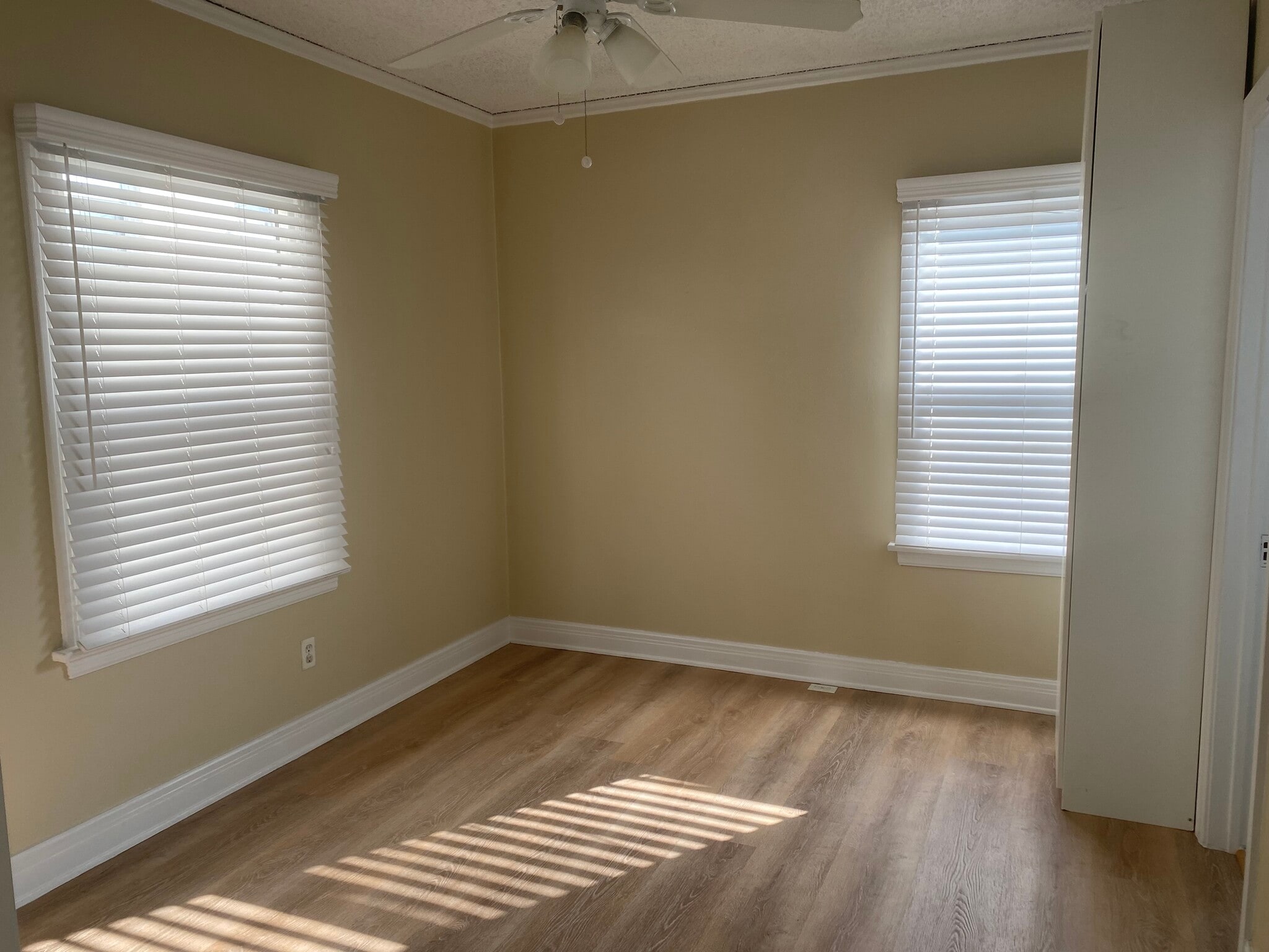 Bedroom - 508 W Holly Ave