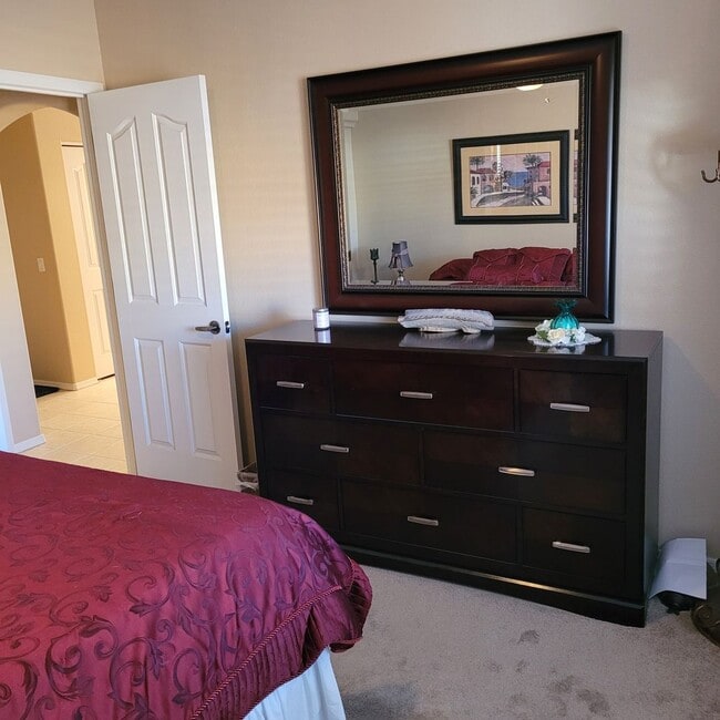 Building Photo - Furnished One Bedroom